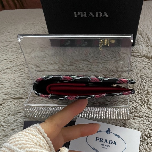 Prada Heart Flower Heart Compact Wallet Limited Edition! - Picture 7 of 14